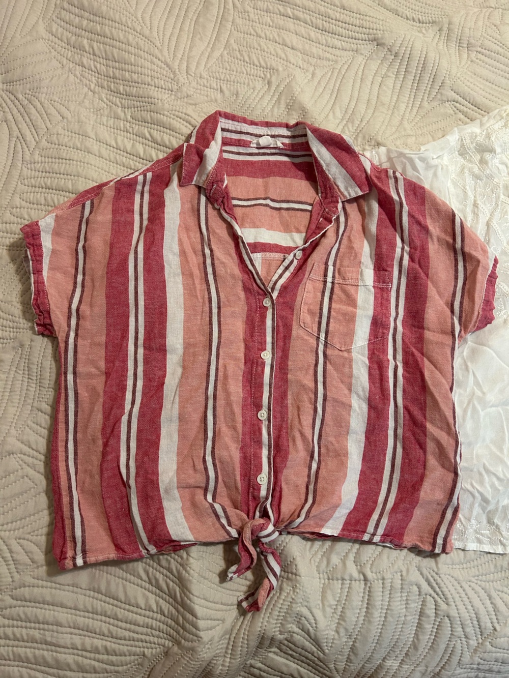 Casual Pink & White Striped Women’s Short-Sleeve Button-Down Linen Shirt Size M